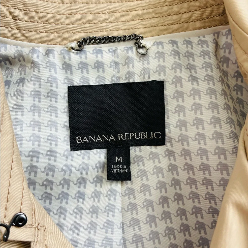 Banana Republic Classic Trench Coat, tan, size M. - Picture 5 of 6